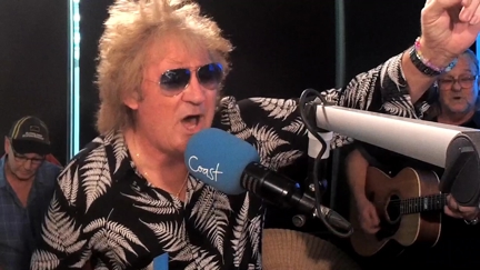 WATCH: Mel and JT are treated to a special performance by Rod Stewart impersonator, Rud Stewart