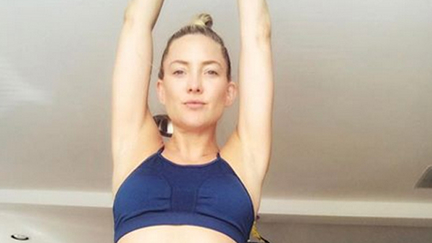 Kate Hudson belts out impressive cover of 'Shallow' while exercising ... and she can really sing!