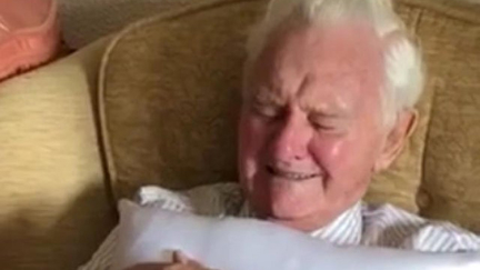 WWII veteran overcome with emotion after receiving touching gift to remember his late wife