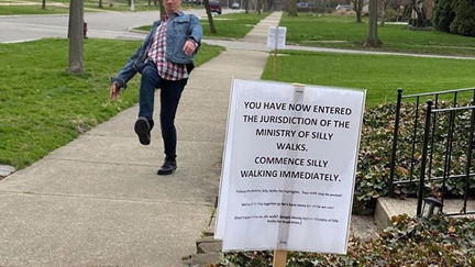 Here’s How People React To A Sign On The Sidewalk Telling Them To ‘Commence Silly Walking’