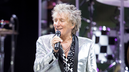 Rod Stewart surprises fans by bringing his sister Mary on stage to close his UK tour