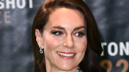 Princess Kate dazzles in gorgeous green gown and Princess Diana's iconic choker at the Earthshot Prize Awards