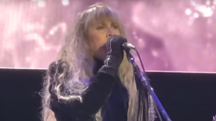 Stevie Nicks performs emotional rendition of 'Landslide' in tribute to Christine McVie