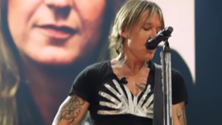 Keith Urban pays beautiful tribute to Christine McVie with live Fleetwood Mac medley