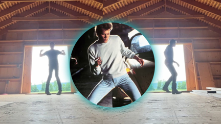 Kevin Bacon has brilliantly recreated the iconic 'Footloose' dance
