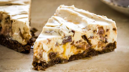 This decadent Mars Bar cheesecake recipe is the perfect dessert!