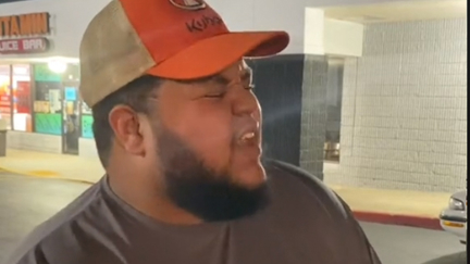 Man in carpark goes viral with his incredible a cappella Michael Jackson cover